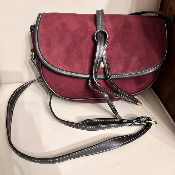 London Fog Newbury saddle bag purse - Picture 3 of 15